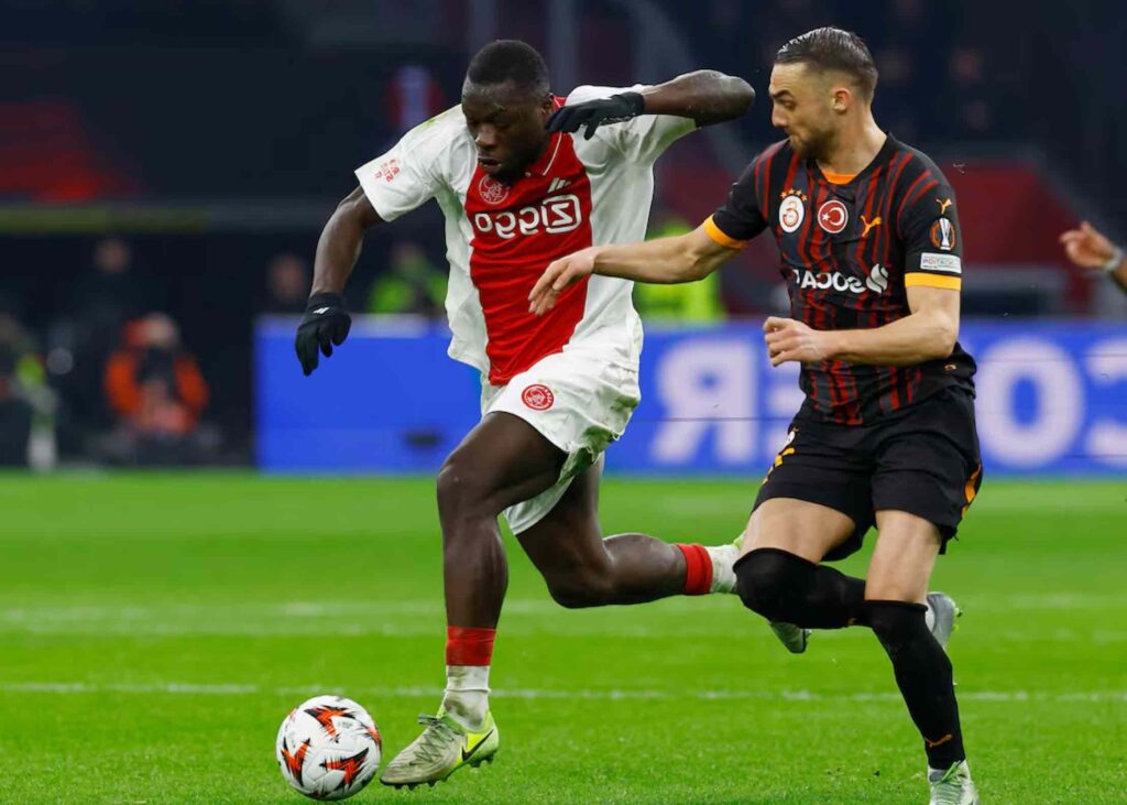 مباراة أياكس ضد غلطة سراي